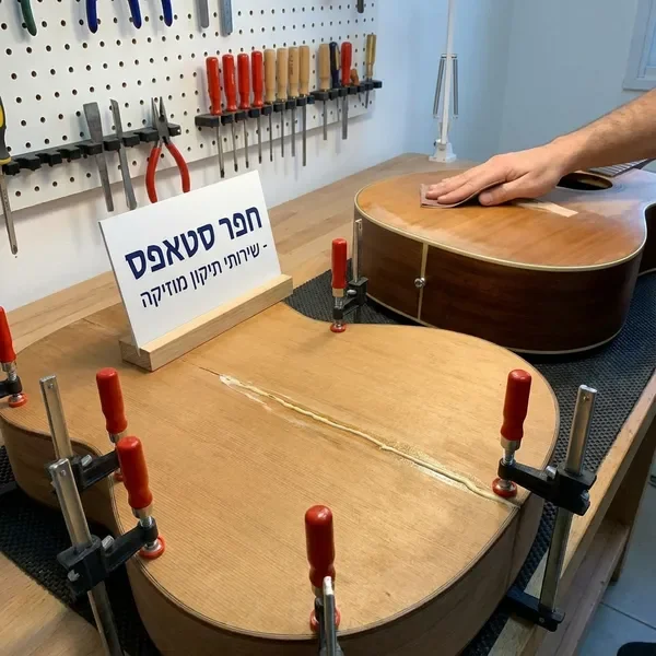 תיקון גוף גיטרה ושיקום מקיף